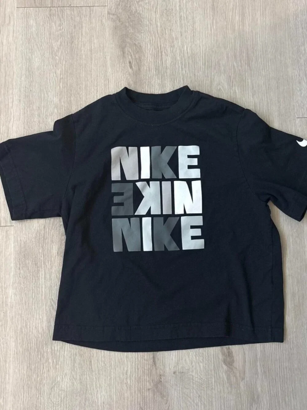 Nike Girls’ Black Logo Print Boxy T-Shirt Size Small